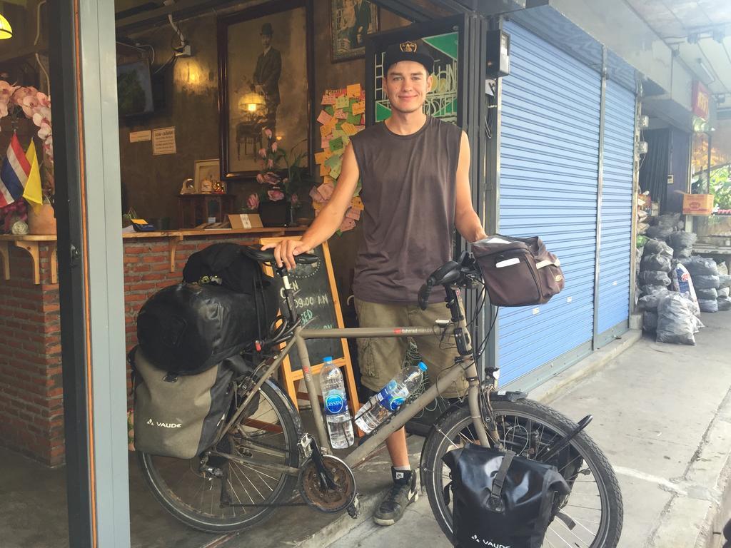 Hometown Hostel Samut Songkhram Exterior foto